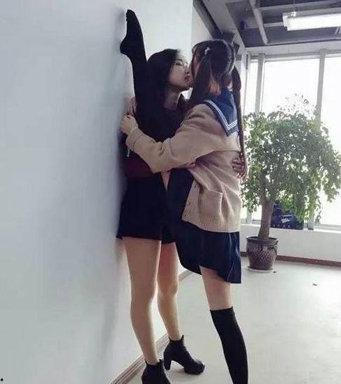 一字马吃瓜网红,揭秘网络红人的另类魅力  第3张 一字马吃瓜网红,揭秘网络红人的另类魅力  第3张