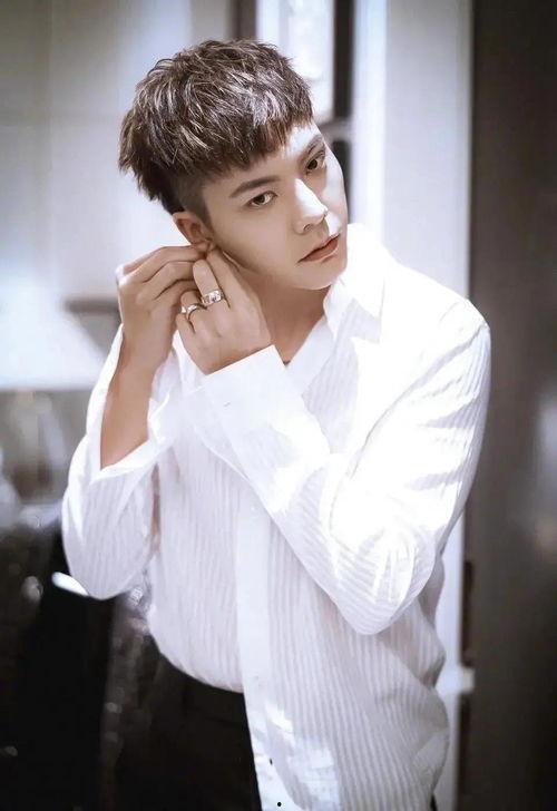 娱乐圈爆料cp最新是谁,神秘CP组合浮出水面!  第2张 娱乐圈爆料cp最新是谁,神秘CP组合浮出水面!  第2张