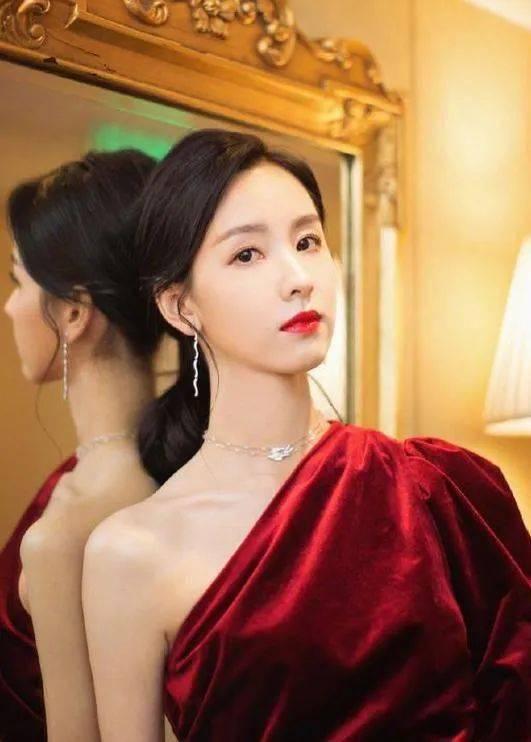 娱乐吃瓜女星牺牲,揭秘吃瓜女星背后的辛酸历程  第3张 娱乐吃瓜女星牺牲,揭秘吃瓜女星背后的辛酸历程  第3张