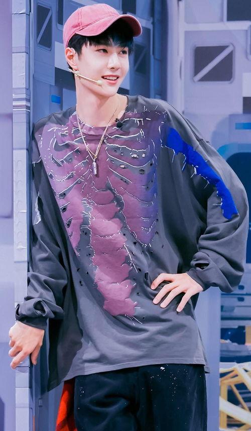 娱乐爆料华晨宇唱歌视频,惊艳瞬间引网友热议  第2张 娱乐爆料华晨宇唱歌视频,惊艳瞬间引网友热议  第2张