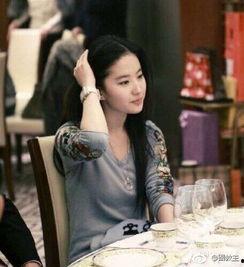 娱乐吃瓜女星剧组,揭秘吃瓜女星与神秘剧组背后的故事  第3张 娱乐吃瓜女星剧组,揭秘吃瓜女星与神秘剧组背后的故事  第3张